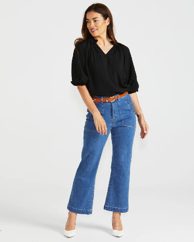 Women's Tight Trousers with Elastic Waistband in Black for Easy and Comfortable WearBetty Basics Bryce Bootleg Jean Vintage Blue Women's Tight Trousers with Elastic Waistband in Black for Easy and Comfortable WearBetty Basics Bryce Bootleg Jean Vintage Blue