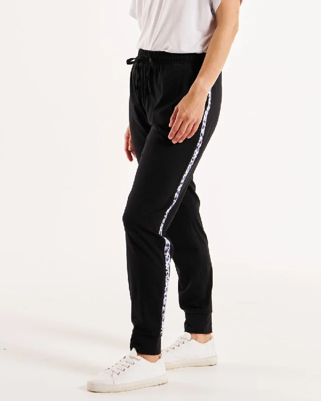 Women's Velvet Tight Trousers in Burgundy for a Luxurious and Elegant AppearanceBetty Basics Heidi Pant Animal Stripe Women's Velvet Tight Trousers in Burgundy for a Luxurious and Elegant AppearanceBetty Basics Heidi Pant Animal Stripe