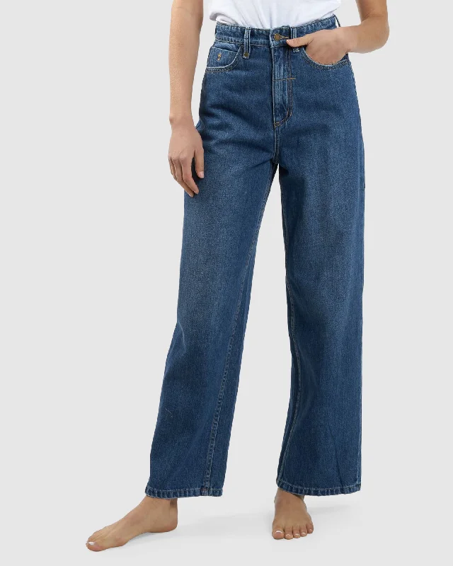 Straight - Leg Women's Vegan Leather Pants for a Chic LookBILLIE JEAN