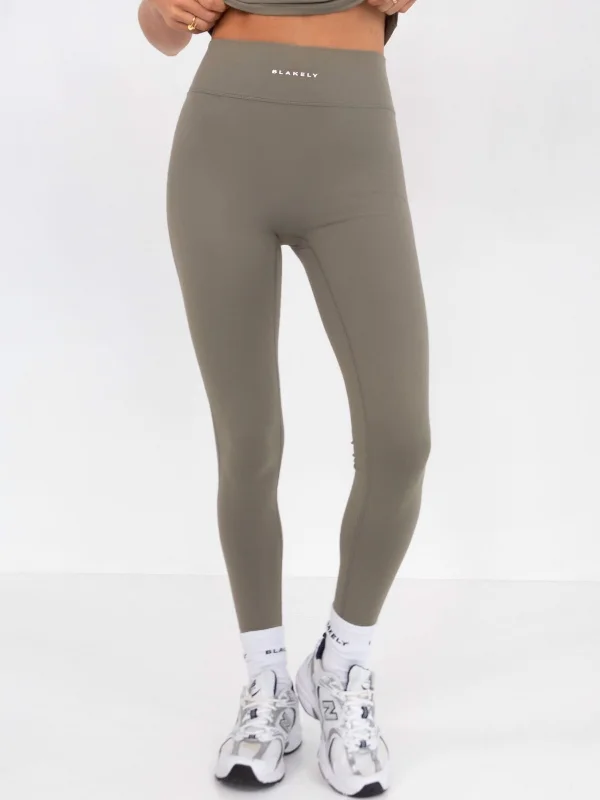 Plus Size Women's Stretch Cotton Tight Trousers in Navy for Comfortable Everyday WearUltimate Soft Leggings - Safari Green Plus Size Women's Stretch Cotton Tight Trousers in Navy for Comfortable Everyday WearUltimate Soft Leggings - Safari Green
