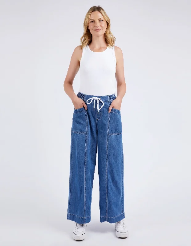 Women's Denim - Look Tight Trousers in Light Blue for a Casual and Versatile OptionElm Alora Wide Leg Jean Mid Blue Wash