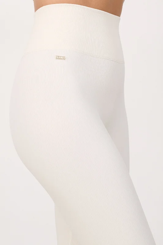Women's Denim - Look Tight Trousers in Light Blue for a Casual and Versatile OptionLUNA SCULPT seamless high-waisted rib legging - Marshmellow Women's Denim - Look Tight Trousers in Light Blue for a Casual and Versatile OptionLUNA SCULPT seamless high-waisted rib legging - Marshmellow