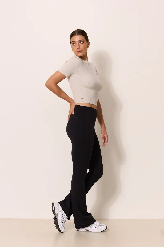 Women's Velvet Tight Trousers in Burgundy for a Luxurious and Elegant AppearanceRIVER LIFT high-waisted flare legging - Black Women's Velvet Tight Trousers in Burgundy for a Luxurious and Elegant AppearanceRIVER LIFT high-waisted flare legging - Black