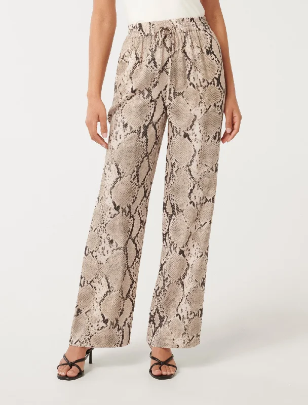 Plus Size Women's Cargo Pants with Multiple Pockets for HikingSalma Wide Leg Pants