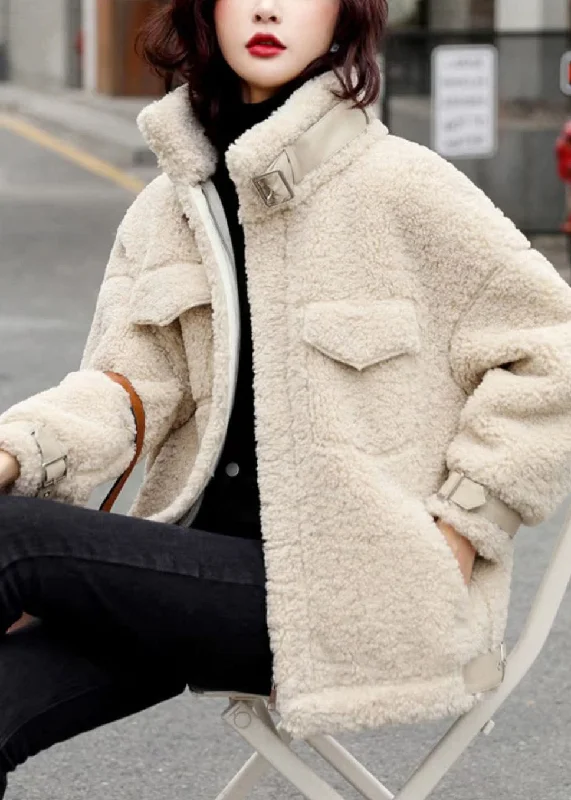 Water - resistant women's trench coats with adjustable cuffs for rainy daysBeige Pockets Patchwork Teddy Faux Fur Coats Stand Collar Winter