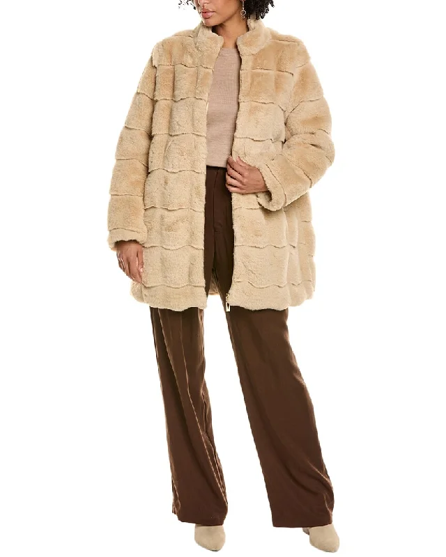Mid - length women's down coats in a slim fit for a modern and sleek appearanceVia Spiga Plush Wave Jacket Mid - length women's down coats in a slim fit for a modern and sleek appearanceVia Spiga Plush Wave Jacket