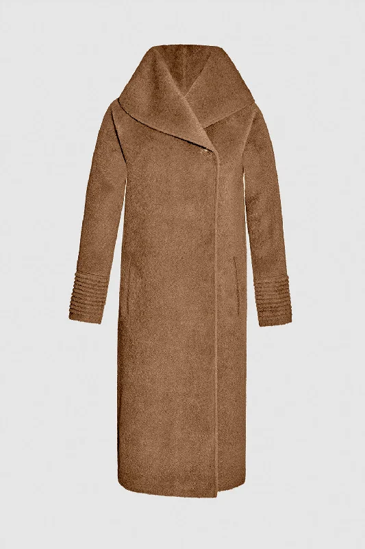 Checkered women's wool coats in a classic pattern for a timeless styleBouclé Alpaca Long Hooded Coat Checkered women's wool coats in a classic pattern for a timeless styleBouclé Alpaca Long Hooded Coat