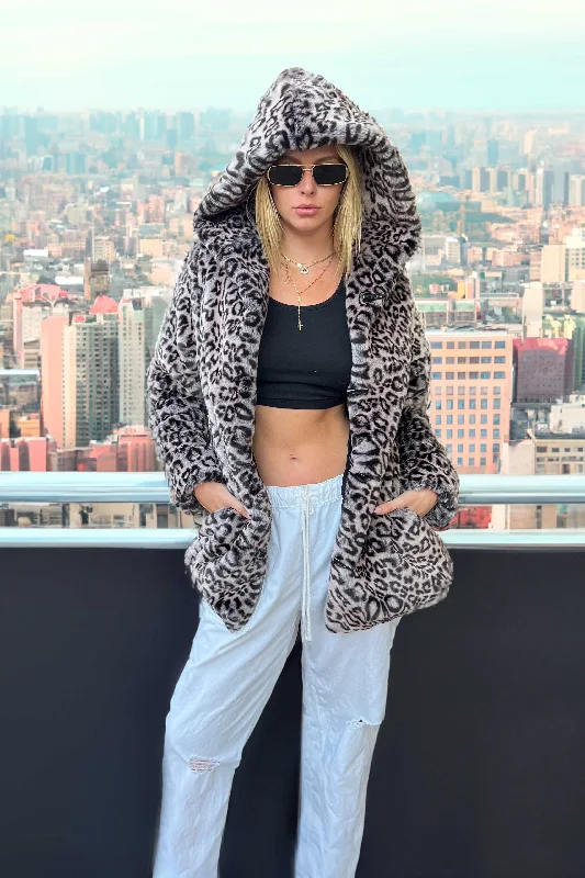 Petite women's wool blend coats with a tailored fit for a flattering silhouetteWomen's Short Playa Coat in "Luxe Leopard" Petite women's wool blend coats with a tailored fit for a flattering silhouetteWomen's Short Playa Coat in "Luxe Leopard"