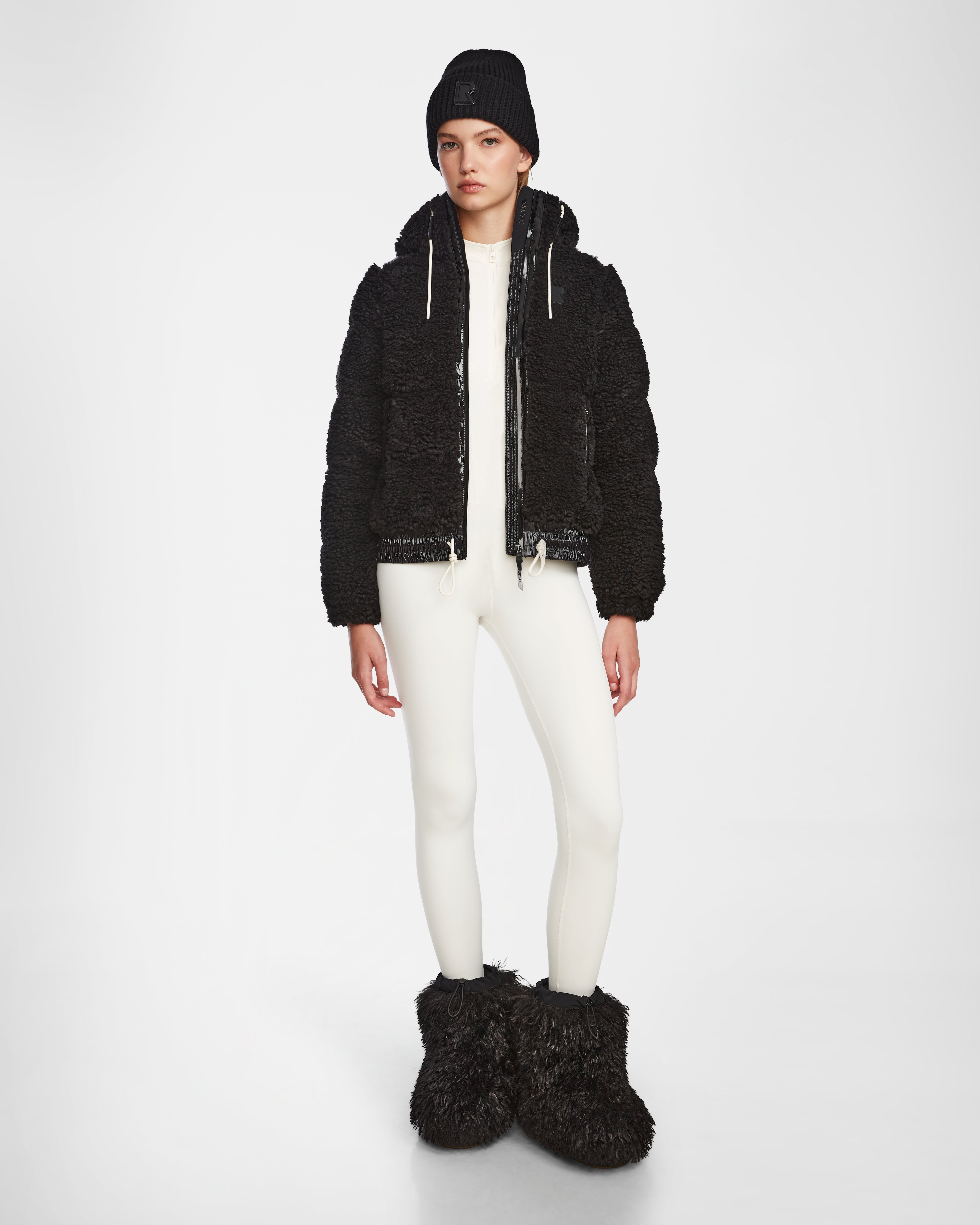 Mid - length women's down coats in a slim fit for a modern and sleek appearanceDANI S - 8124537 Black Mid - length women's down coats in a slim fit for a modern and sleek appearanceDANI S - 8124537 Black