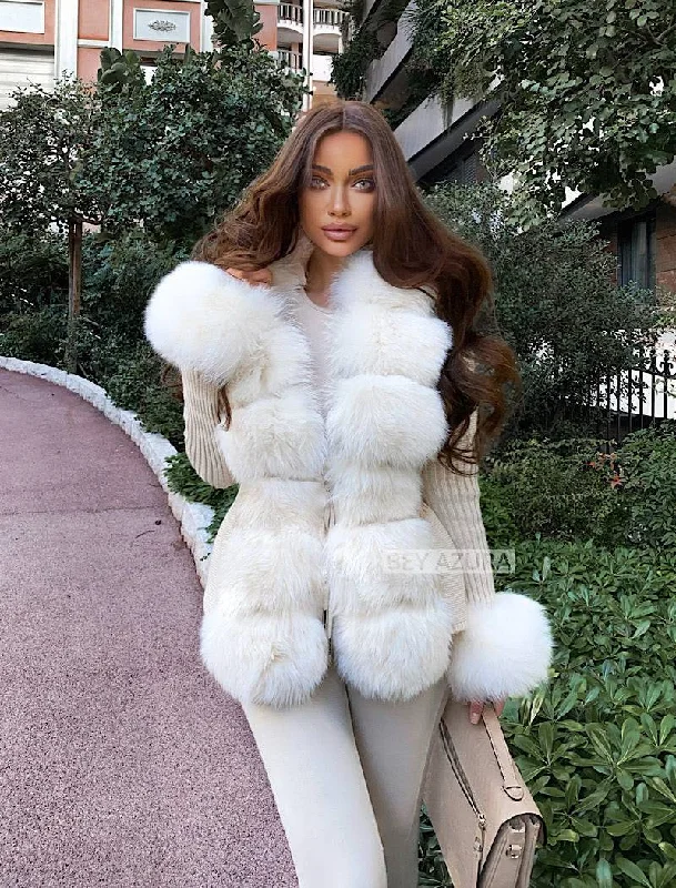 Oversized women's wool coats in a monochromatic look for a trendy outfitBeige Detachable Fox Fur Trimmed Ribbed Knit Sweater Oversized women's wool coats in a monochromatic look for a trendy outfitBeige Detachable Fox Fur Trimmed Ribbed Knit Sweater