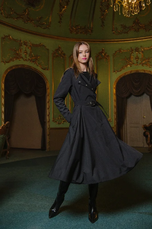 Oversized women's wool coats in a monochromatic look for a trendy outfitDouble Breasted Trench Coat for Spring in Black | 'Timeless Black' Oversized women's wool coats in a monochromatic look for a trendy outfitDouble Breasted Trench Coat for Spring in Black | 'Timeless Black'