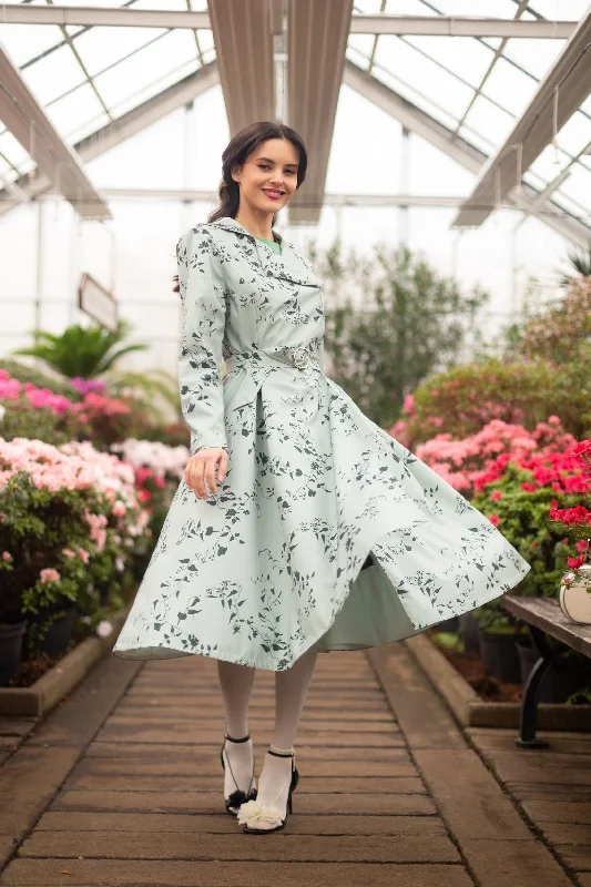 Belted women's cashmere coats in soft pastels for a luxurious feelDouble Breasted Trench Coat for Spring in Light Green | 'Minty Meadow' Belted women's cashmere coats in soft pastels for a luxurious feelDouble Breasted Trench Coat for Spring in Light Green | 'Minty Meadow'