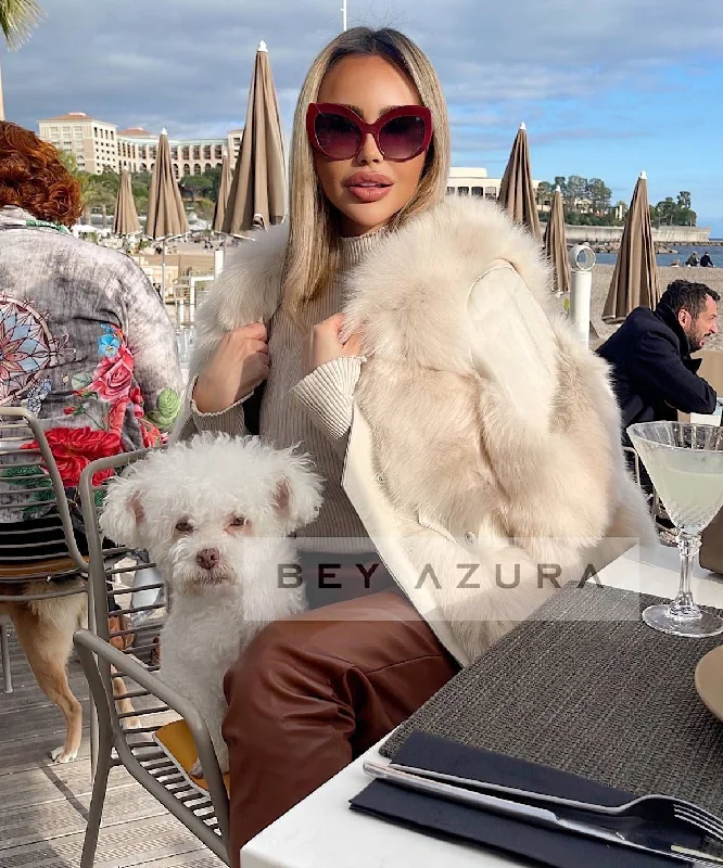 Oversized women's wool coats in a monochromatic look for a trendy outfitFox Fur Sheepskin Leather Fur Coat