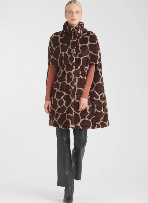Oversized women's wool coats in a monochromatic look for a trendy outfitNew Look Cape N6768