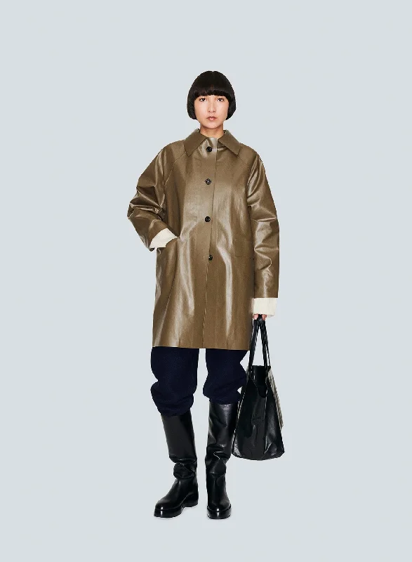 Women's faux fur coats in bright colors for a bold fashion statementOriginal above oil | mud Women's faux fur coats in bright colors for a bold fashion statementOriginal above oil | mud