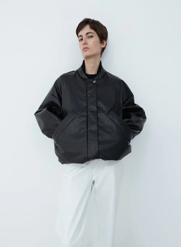 Petite women's wool blend coats with a tailored fit for a flattering silhouetteOversized padded bomber oil | black Petite women's wool blend coats with a tailored fit for a flattering silhouetteOversized padded bomber oil | black
