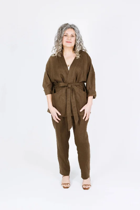 Oversized women's wool coats in a monochromatic look for a trendy outfitPapercut Patterns Juno Jacket Oversized women's wool coats in a monochromatic look for a trendy outfitPapercut Patterns Juno Jacket