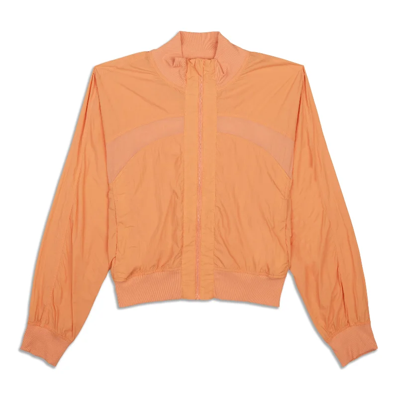 Quilted down women's coats with removable hoods for outdoor activitiesServe It Jacket Quilted down women's coats with removable hoods for outdoor activitiesServe It Jacket