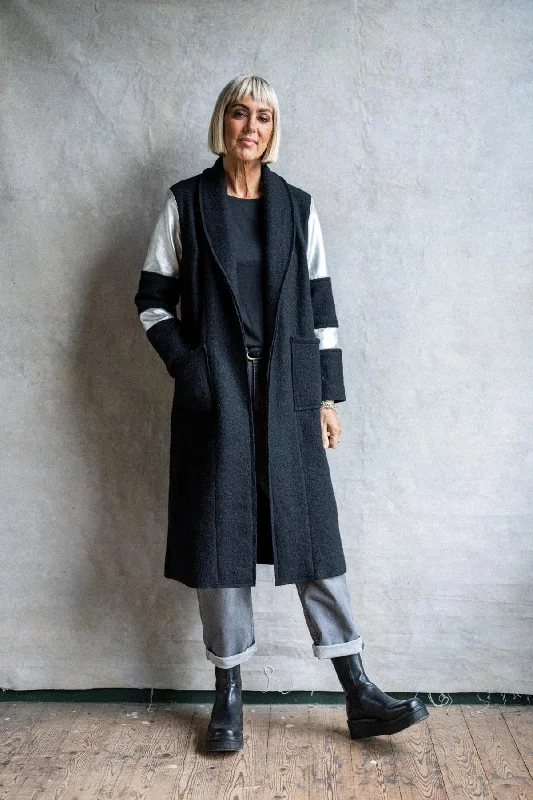 Women's pea coats with brass buttons for a nautical - inspired styleSew La Di Da Vintage Rock Steady Coat