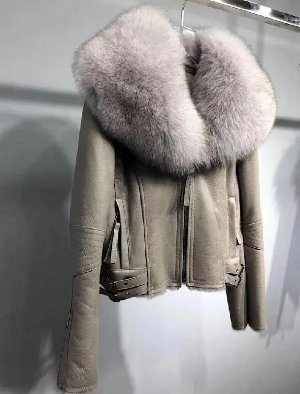 Long women's mac coats in a lightweight fabric for spring showersShearling Sheepskin Fox Fur Collar Biker Jacket