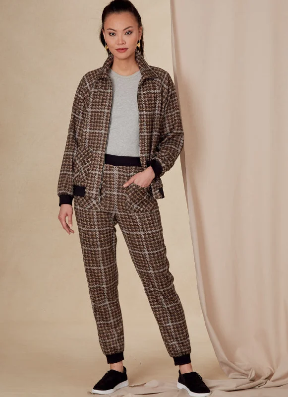 Women's knee - length wool blend coats with a fur collar for added warmthVogue Jacket and Trousers V1832 Women's knee - length wool blend coats with a fur collar for added warmthVogue Jacket and Trousers V1832