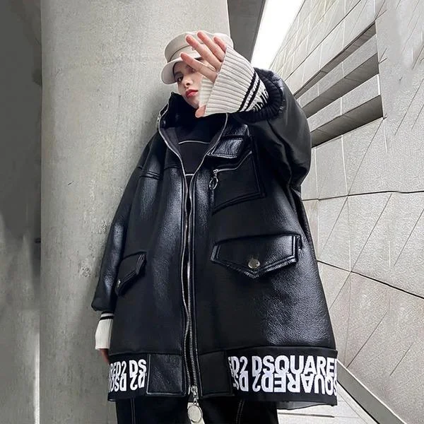 Women's knee - length wool blend coats with a fur collar for added warmthWinter Fashion New Black Contrast Color Hooded Collar Women Loose Short Coat