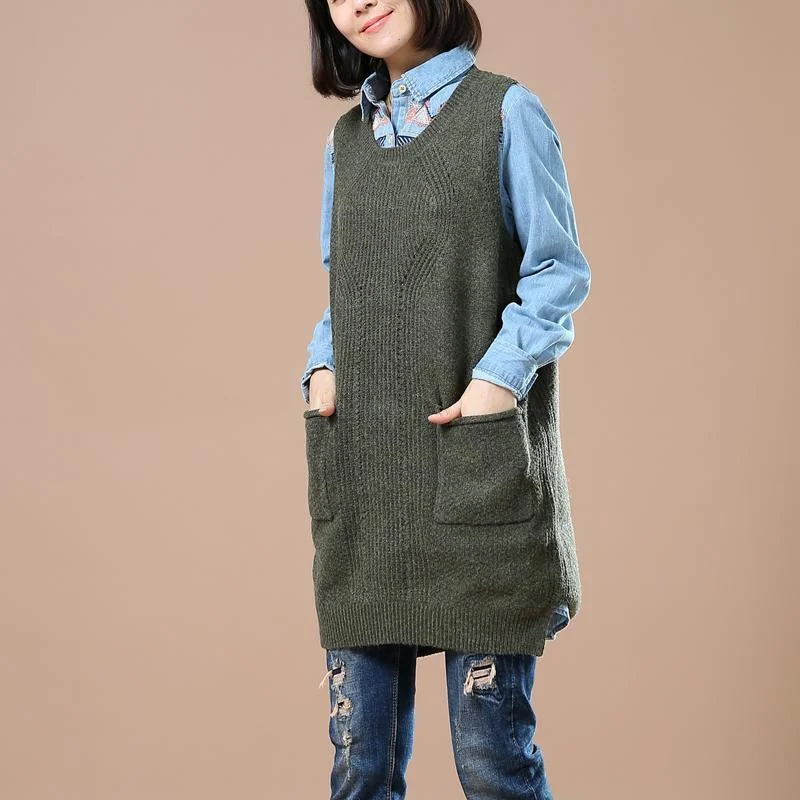 Long women's mac coats in a lightweight fabric for spring showersWoman deep gray sweater vest knitted coats Long women's mac coats in a lightweight fabric for spring showersWoman deep gray sweater vest knitted coats