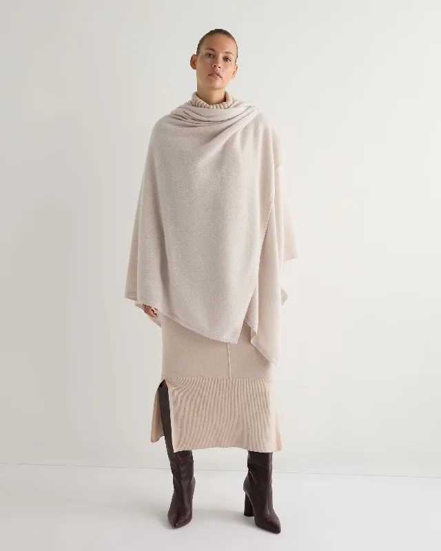 Checkered women's wool coats in a classic pattern for a timeless styleWomen's Lily Lightweight Cashmere Cape Frost White Checkered women's wool coats in a classic pattern for a timeless styleWomen's Lily Lightweight Cashmere Cape Frost White
