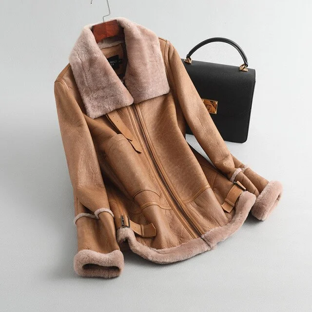Embroidered women's cotton coats in a bohemian pattern for a unique designWomen's Natural Fur Wide Waist Motorcycle Jacket for Autumn and Winter Embroidered women's cotton coats in a bohemian pattern for a unique designWomen's Natural Fur Wide Waist Motorcycle Jacket for Autumn and Winter