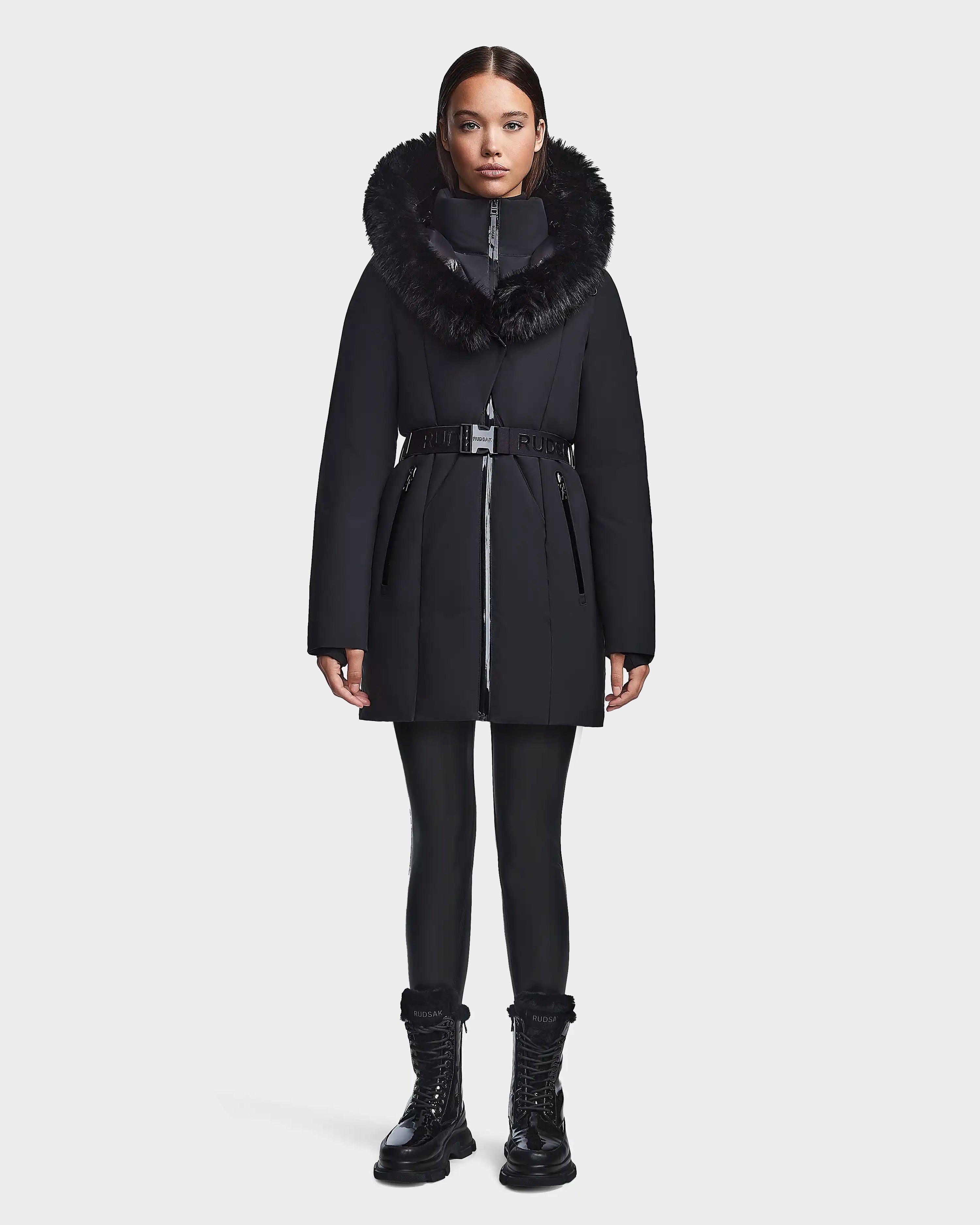 Checkered women's wool coats in a classic pattern for a timeless styleMODA M - 8122543 BLACK