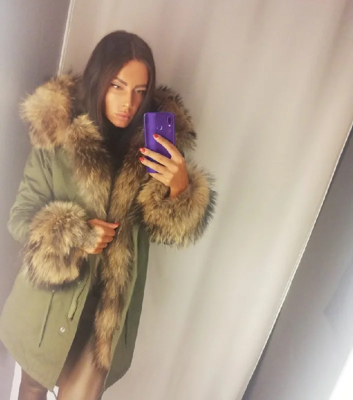 Women's long - sleeve wool coats in a houndstooth pattern for a classic charmWomen's Winter Fur Long Sleeved Hooded Jacket with Removable Fox Fur Lining Women's long - sleeve wool coats in a houndstooth pattern for a classic charmWomen's Winter Fur Long Sleeved Hooded Jacket with Removable Fox Fur Lining