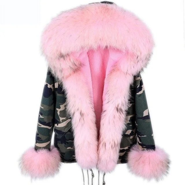 Women's waterproof parka coats with multiple pockets for practicalityWomen's Winter Style Thick Warm Natural Racoon Fur Sleeves and Collar Parkas