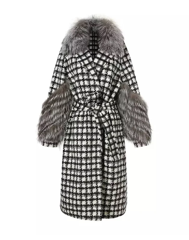 Plus size women's wool blend coats for a warm and stylish winterWool Long Removable Collar Fox Trim Plus size women's wool blend coats for a warm and stylish winterWool Long Removable Collar Fox Trim