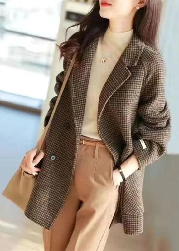 Mid - length women's down coats in a slim fit for a modern and sleek appearanceChic Plaid Notched Pockets Wooled Blend Coats Long Sleeve Mid - length women's down coats in a slim fit for a modern and sleek appearanceChic Plaid Notched Pockets Wooled Blend Coats Long Sleeve