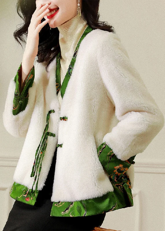 Women's knee - length wool blend coats with a fur collar for added warmthFrench White V Neck Tasseled Patchwork Wool Coat Winter Women's knee - length wool blend coats with a fur collar for added warmthFrench White V Neck Tasseled Patchwork Wool Coat Winter