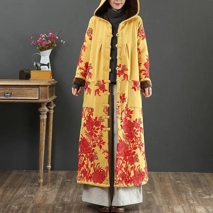 Women's cropped leather coats with silver studs for an edgy lookHandmade embroidery Fine hooded box coat yellow baggy outwears Women's cropped leather coats with silver studs for an edgy lookHandmade embroidery Fine hooded box coat yellow baggy outwears