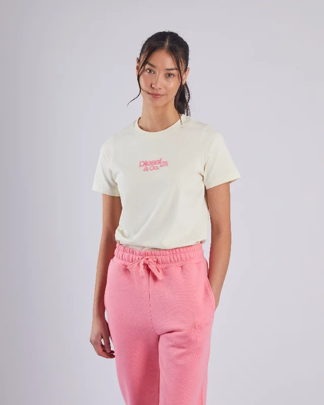 Plus Size Women T Shirt for a Comfortable and Flattering FitMarva Tee Creme