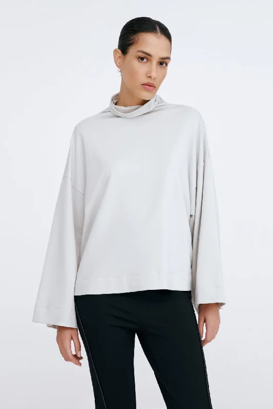 Women's sweatshirt with a mesh panel insert for breathability during workoutsAmanda Sweatshirt Women's sweatshirt with a mesh panel insert for breathability during workoutsAmanda Sweatshirt