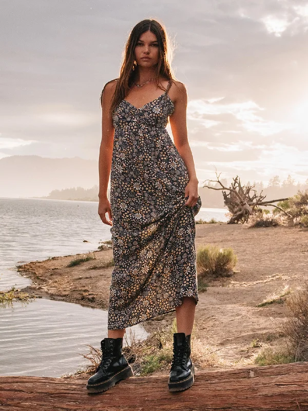 Women's military - style jackets with epaulets for a tough and fashionable appearanceFolk Yeah Maxi Dress - Vintage Black