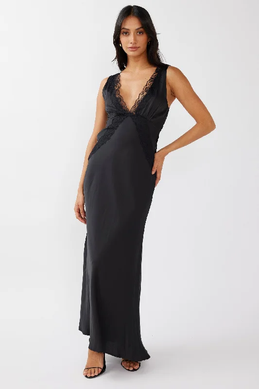 Mermaid - Style Women Dress with a Fitted Silhouette for Special OccasionsIvonne Lace Trim V-Neck Maxi Dress Black Mermaid - Style Women Dress with a Fitted Silhouette for Special OccasionsIvonne Lace Trim V-Neck Maxi Dress Black