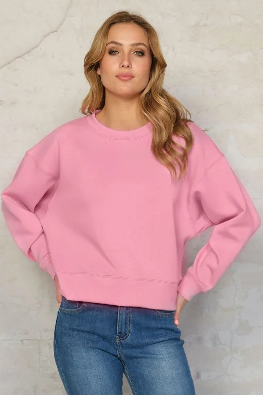 Women's pullover hoodie with a side slit for a modern and relaxed fitMary Sweatshirt 2532 | Pink | Sweatshirt fra Prepair