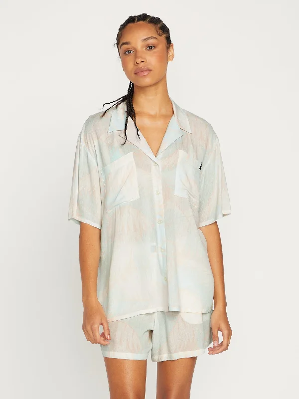 Women's quilted puffer jackets in a cropped silhouette for a modern twistPalmy Nites Shirt - Melon