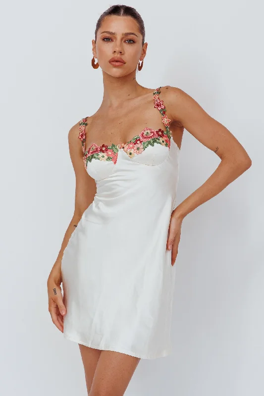 Mini Women Dress with a Short Hem for a Young and Trendy StyleRose Garden Floral Applique Mini Dress Oyster Mini Women Dress with a Short Hem for a Young and Trendy StyleRose Garden Floral Applique Mini Dress Oyster