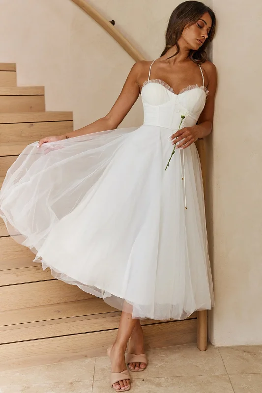 Halter Neck Women Dress to Show Off the Shoulders and NecklineSmitten Sweetheart Neckline Chiffon Midi Dress White Halter Neck Women Dress to Show Off the Shoulders and NecklineSmitten Sweetheart Neckline Chiffon Midi Dress White