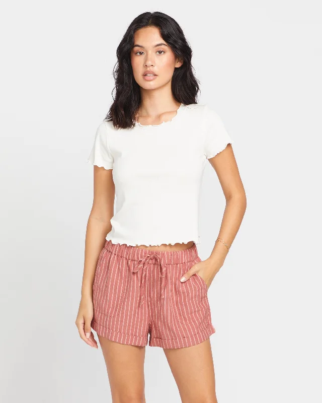Women's cropped down jackets in bold colors for a sporty and fashionable winter outfitSunday Strut Shorts - Mauve Rose Women's cropped down jackets in bold colors for a sporty and fashionable winter outfitSunday Strut Shorts - Mauve Rose
