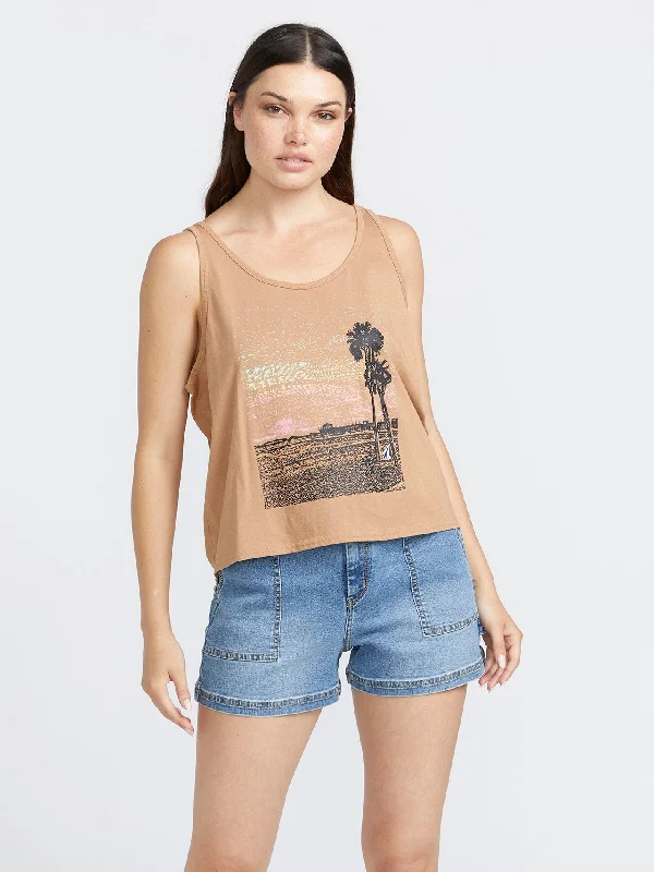 Women's cropped down jackets in bold colors for a sporty and fashionable winter outfitTo The Bank Tank - Mocha Women's cropped down jackets in bold colors for a sporty and fashionable winter outfitTo The Bank Tank - Mocha