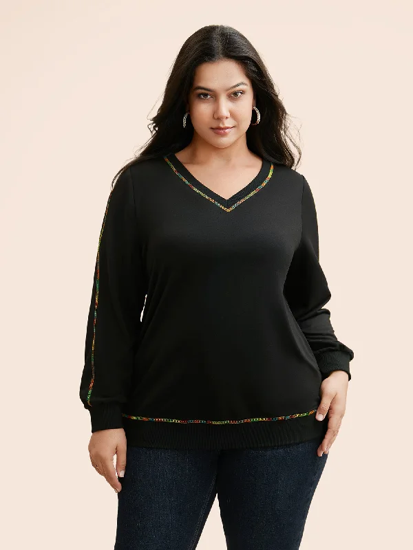 Women's cropped sweatshirt with a lace - trimmed hem for a romantic lookV Neck Contrast Rainbow Trim Sweatshirt Women's cropped sweatshirt with a lace - trimmed hem for a romantic lookV Neck Contrast Rainbow Trim Sweatshirt