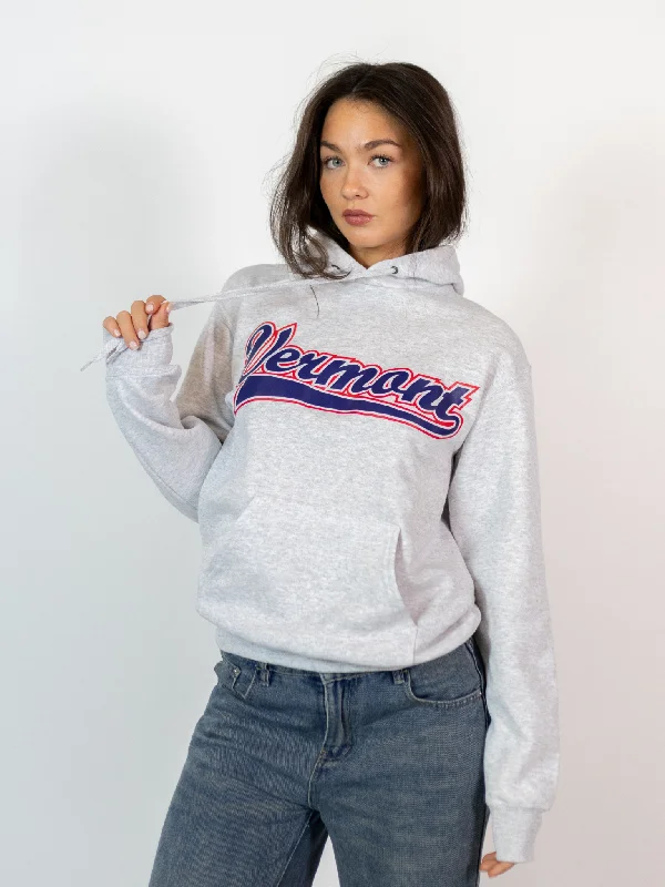 Women's cropped sweatshirt with a slogan graphic for a fun and expressive lookVERMONT SPORT HOODIE - GRÅ Women's cropped sweatshirt with a slogan graphic for a fun and expressive lookVERMONT SPORT HOODIE - GRÅ
