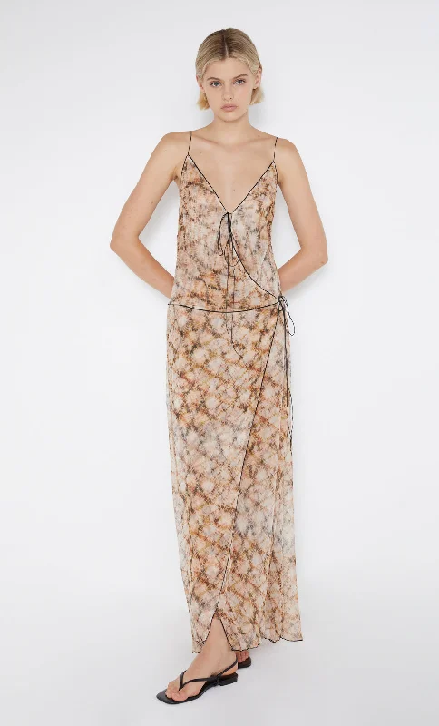 Maxi dresses with thin spaghetti straps for a delicate and feminine feelCIEL WRAP MAXI DRESS - GEO SHIBORI Maxi dresses with thin spaghetti straps for a delicate and feminine feelCIEL WRAP MAXI DRESS - GEO SHIBORI