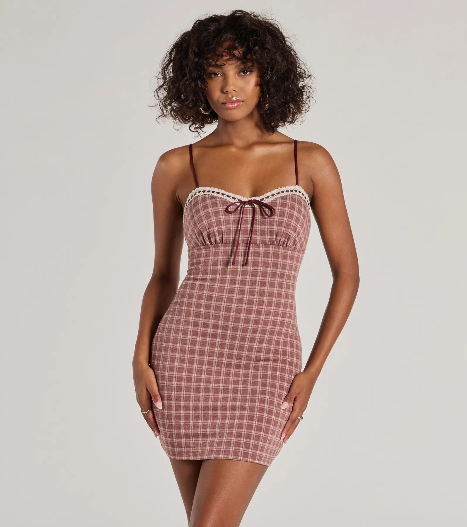 Mini dresses with gathered skirts for a voluminous effectFlirty Silhouette Lace Trim Plaid Mini Dress Mini dresses with gathered skirts for a voluminous effectFlirty Silhouette Lace Trim Plaid Mini Dress